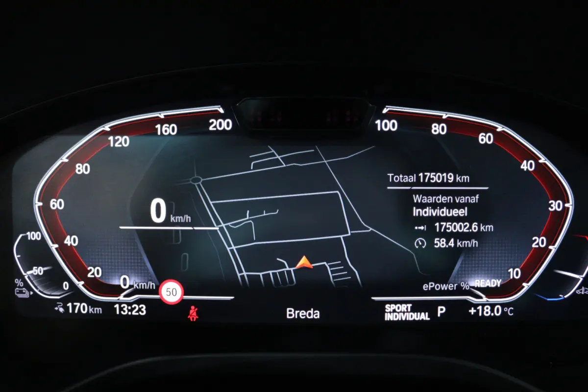 High Executive 80 kWh (SOH 98%, PANORAMADAK, TREKHAAK, CRUISE CONTROL ADAPTIEF, CAMERA, STOELVERWARMING)