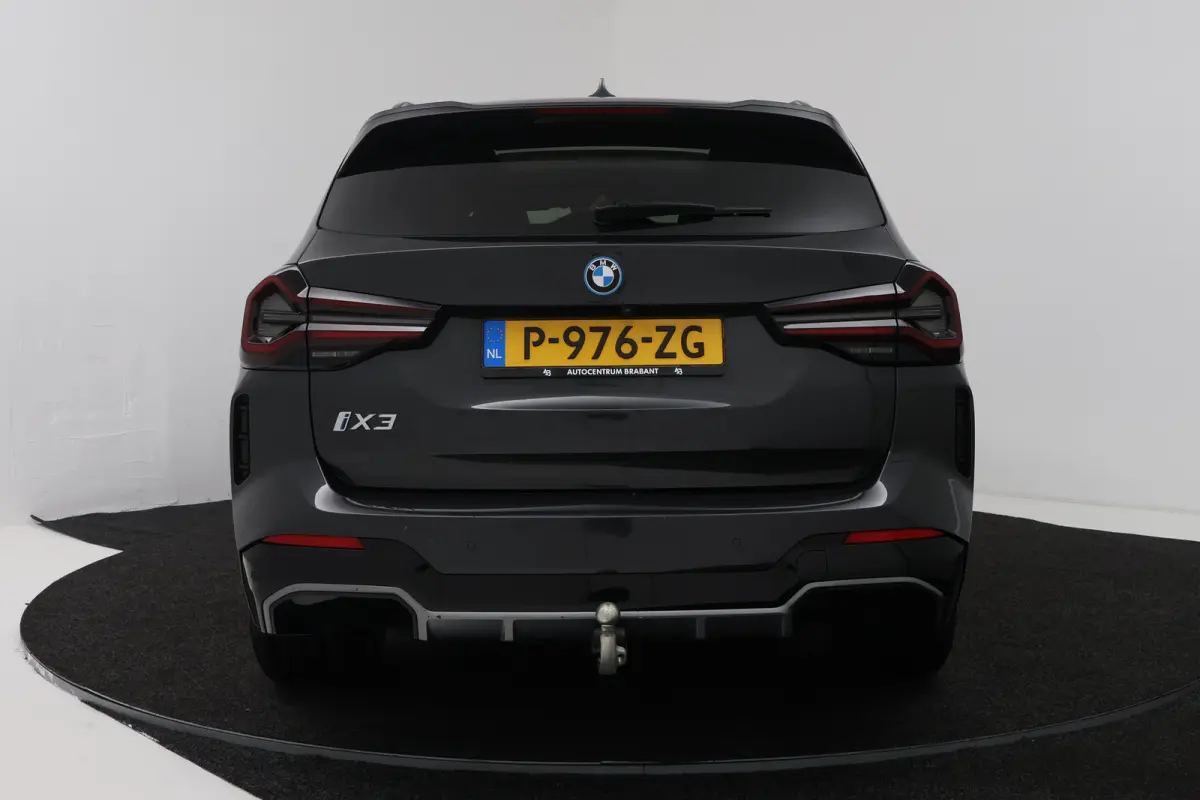 High Executive 80 kWh (SOH 98%, PANORAMADAK, TREKHAAK, CRUISE CONTROL ADAPTIEF, CAMERA, STOELVERWARMING)