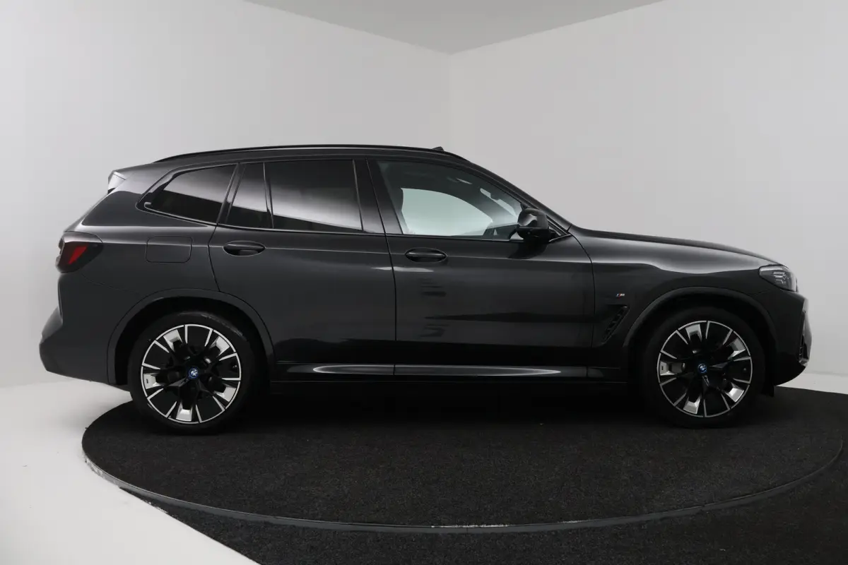 High Executive 80 kWh (SOH 98%, PANORAMADAK, TREKHAAK, CRUISE CONTROL ADAPTIEF, CAMERA, STOELVERWARMING)