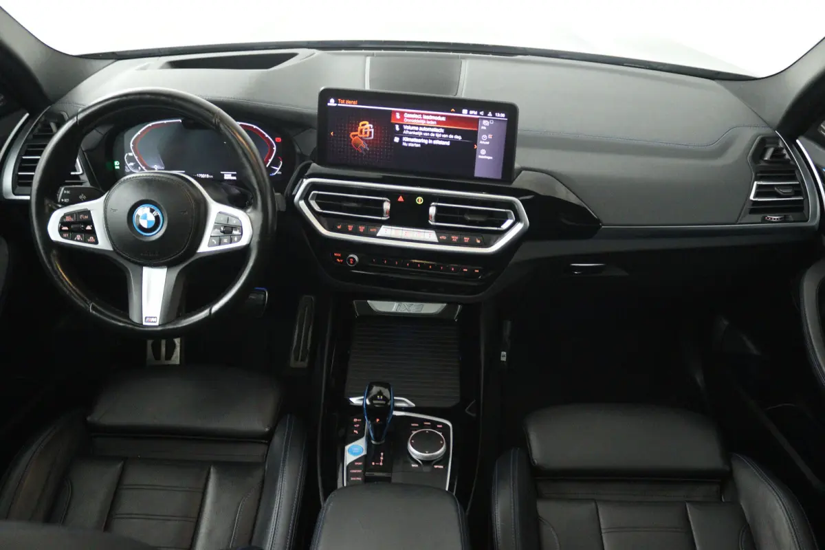High Executive 80 kWh (SOH 98%, PANORAMADAK, TREKHAAK, CRUISE CONTROL ADAPTIEF, CAMERA, STOELVERWARMING)