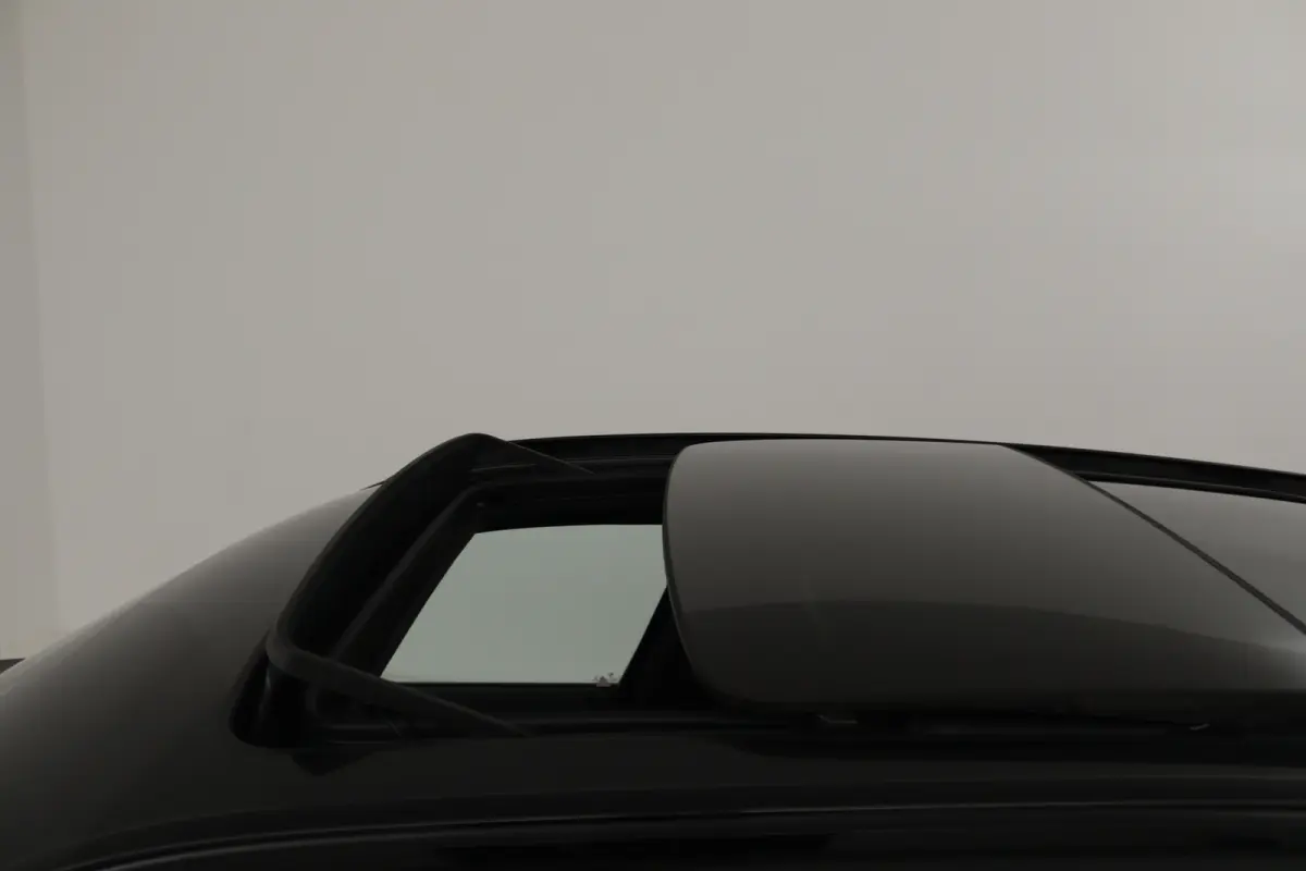 High Executive 80 kWh (SOH 98%, PANORAMADAK, TREKHAAK, CRUISE CONTROL ADAPTIEF, CAMERA, STOELVERWARMING)