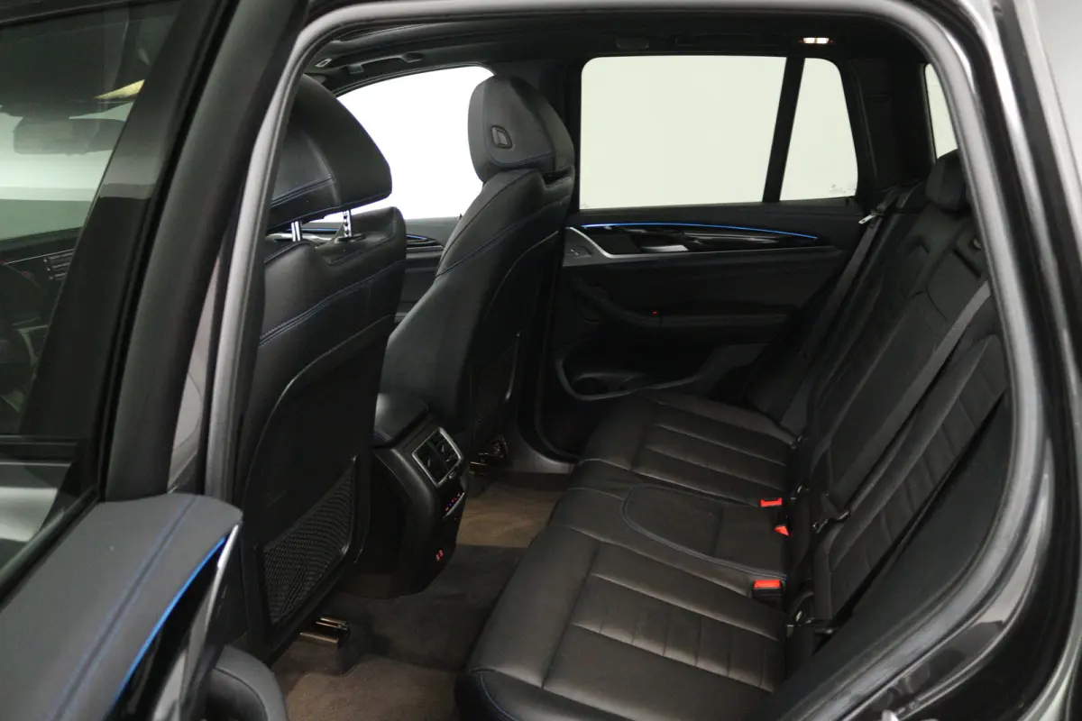 High Executive 80 kWh (SOH 98%, PANORAMADAK, TREKHAAK, CRUISE CONTROL ADAPTIEF, CAMERA, STOELVERWARMING)