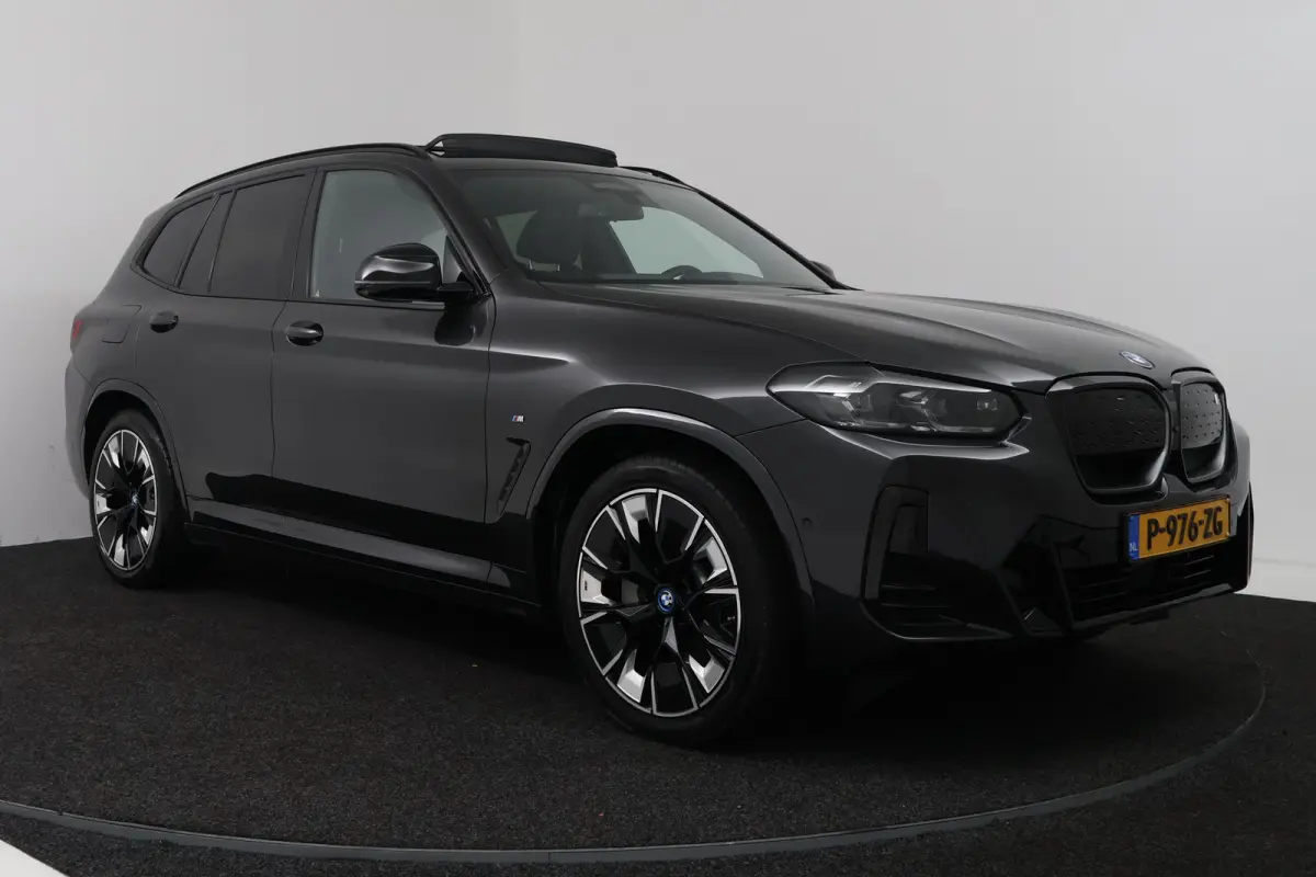High Executive 80 kWh (SOH 98%, PANORAMADAK, TREKHAAK, CRUISE CONTROL ADAPTIEF, CAMERA, STOELVERWARMING)