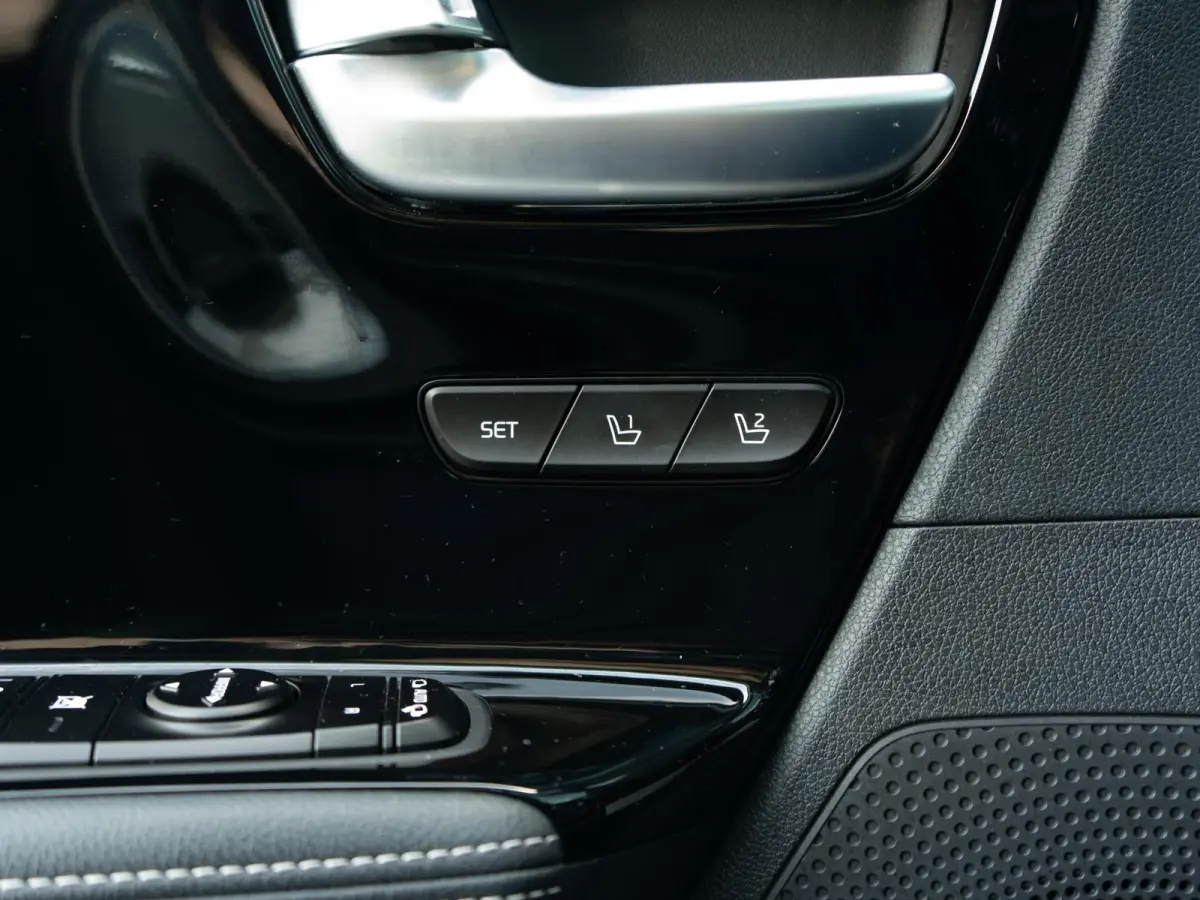 1.6 GDi Hybrid ExecutiveLine Dealeronderhouden |  | Stoelverwarming + koeling| JBL| LED | Elektrische stoel + geheugen