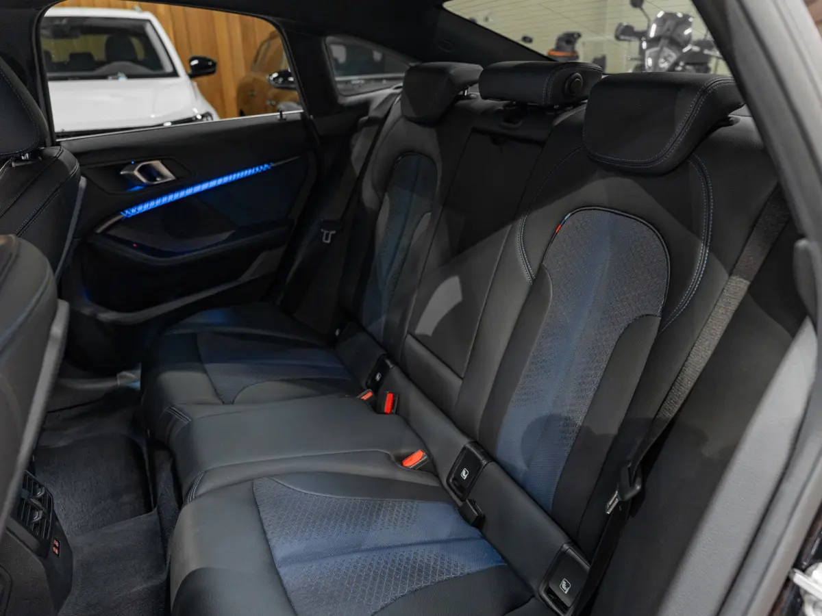 218i M-Sport Executive Edition, Digi Dash, Apple Carplay, Android Auto, Navi, Ambiënte Light, Cam, Clima