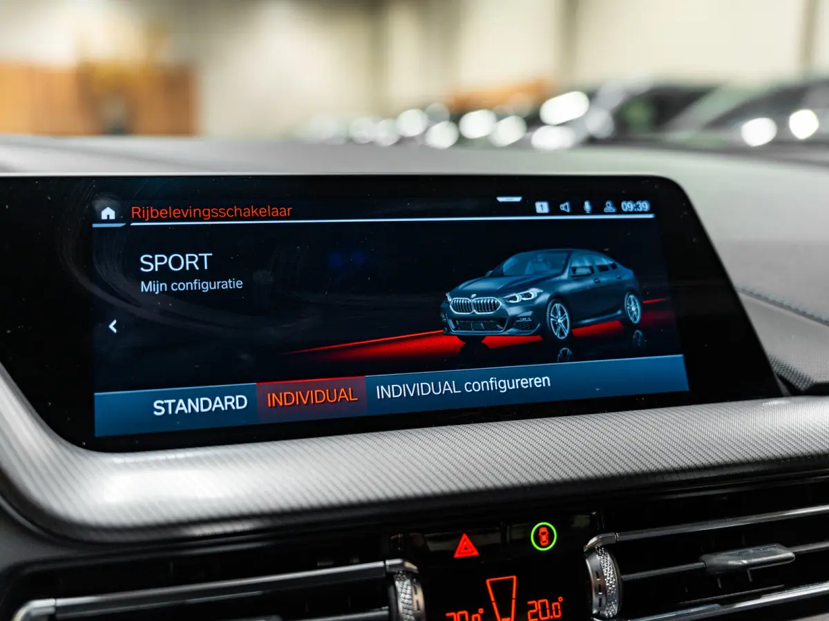 218i M-Sport Executive Edition, Digi Dash, Apple Carplay, Android Auto, Navi, Ambiënte Light, Cam, Clima