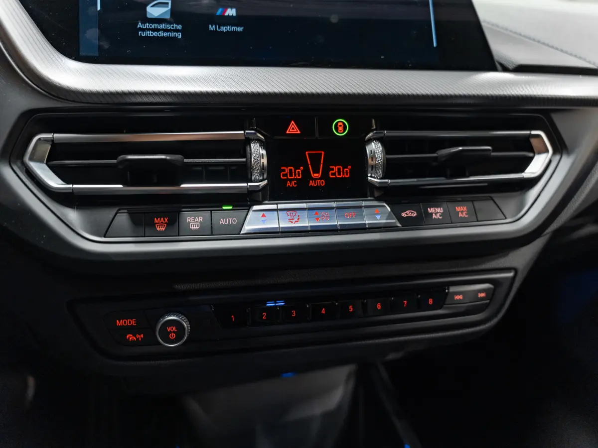 218i M-Sport Executive Edition, Digi Dash, Apple Carplay, Android Auto, Navi, Ambiënte Light, Cam, Clima