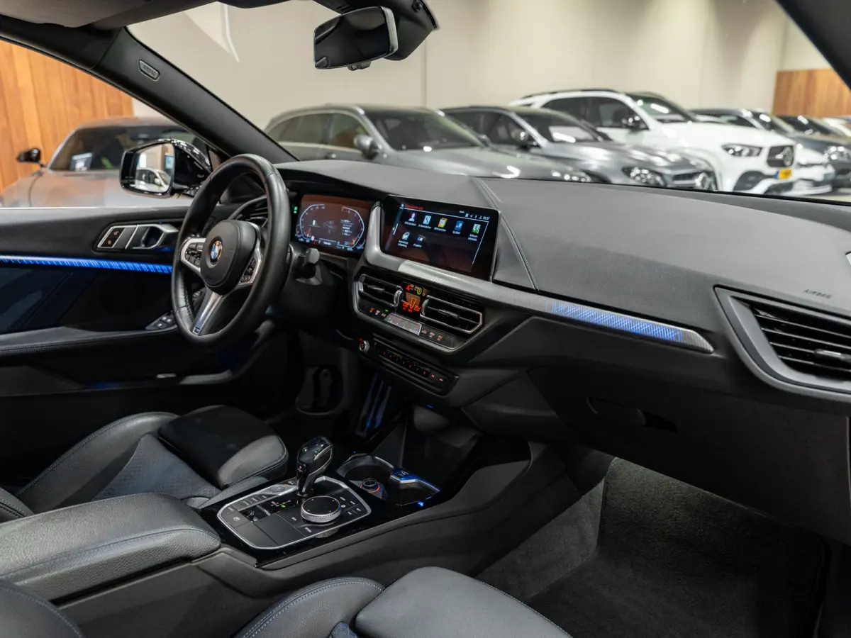 218i M-Sport Executive Edition, Digi Dash, Apple Carplay, Android Auto, Navi, Ambiënte Light, Cam, Clima