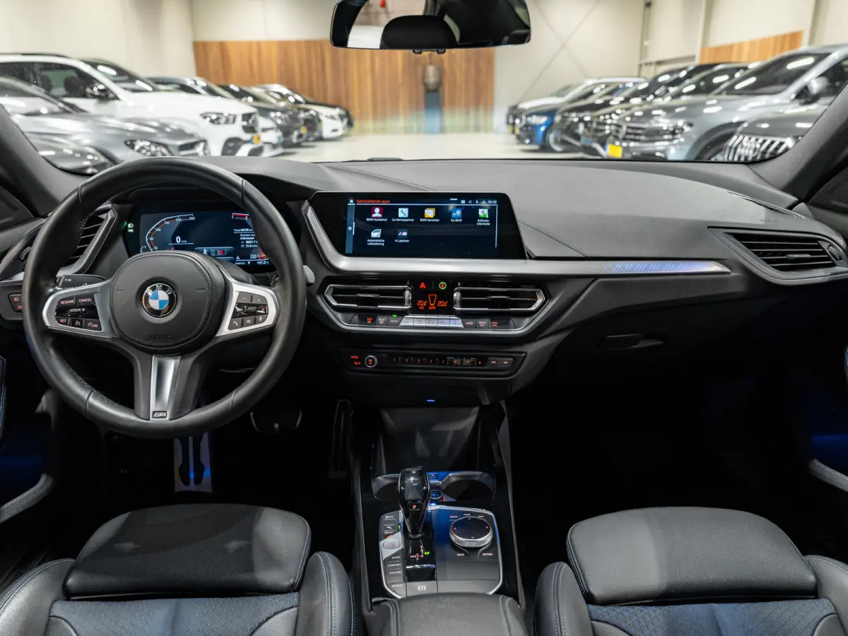 218i M-Sport Executive Edition, Digi Dash, Apple Carplay, Android Auto, Navi, Ambiënte Light, Cam, Clima