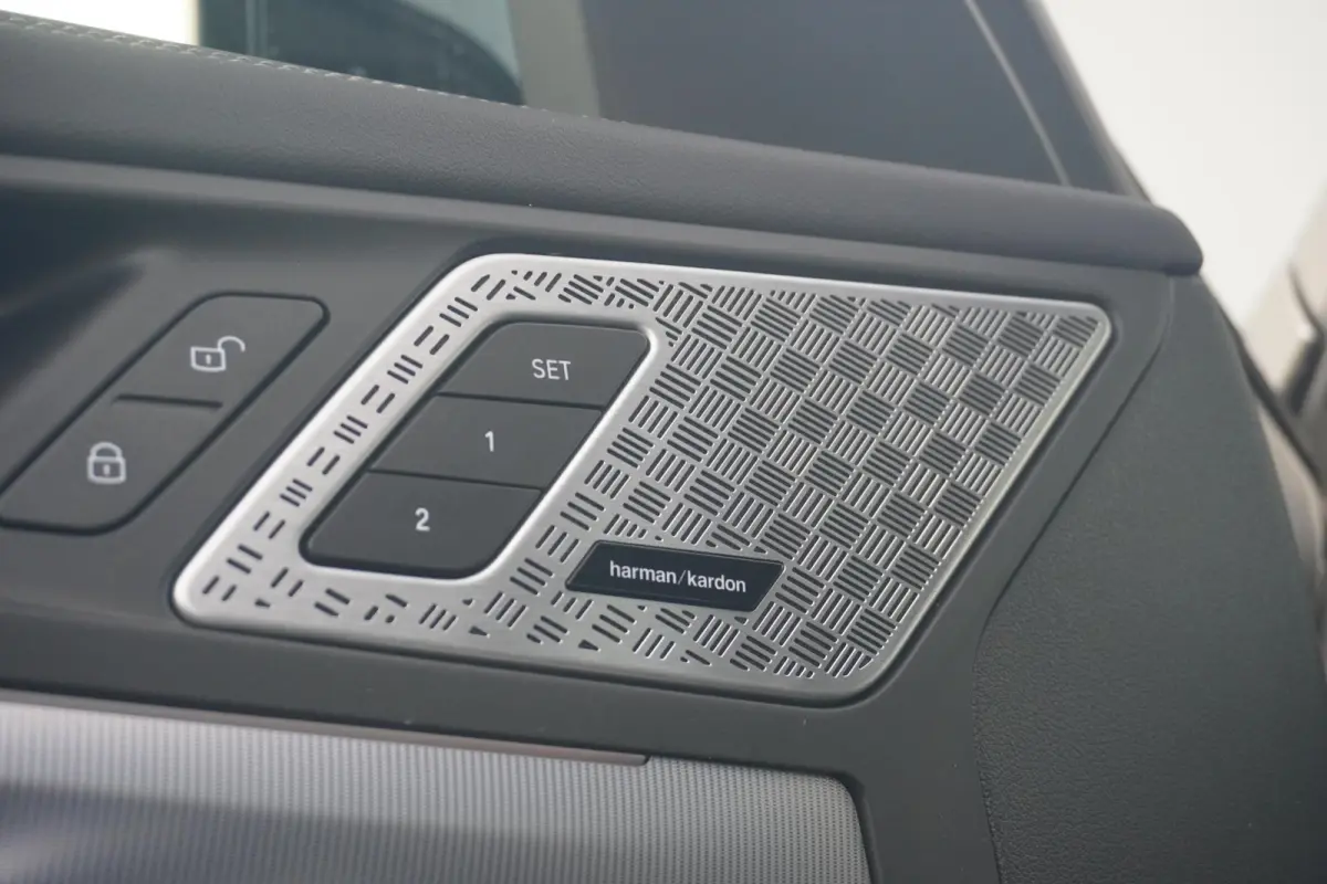 xDrive30 M Sport Pro | Trekhaak | Schuif-kanteldak | Harman Kardon | Head-up | Rondomzicht camera | Elektrische stoelen + geheugen | Dodehoek detectie