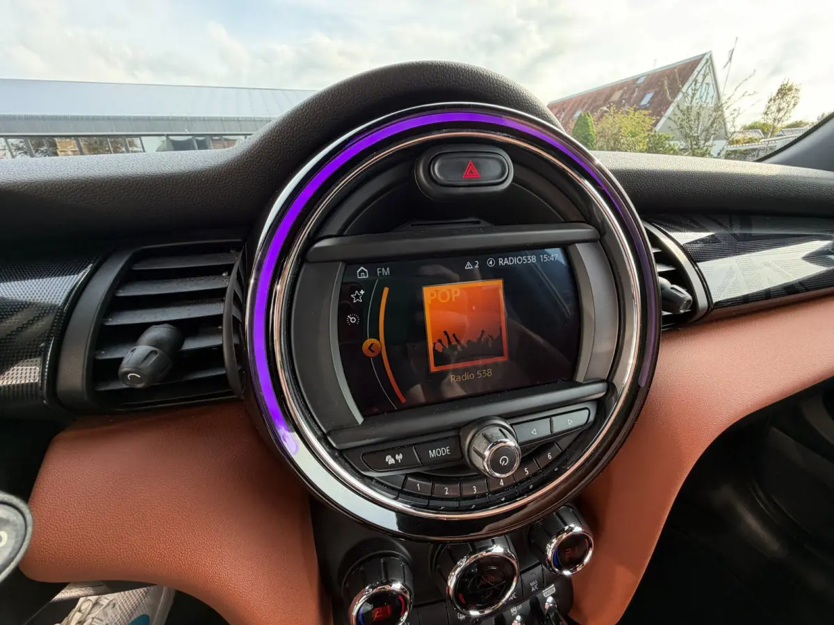 1.5 Cooper Chili / Pano / Sportleder / Cruise / Navi .