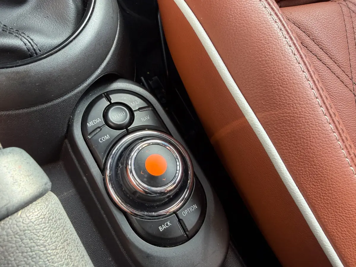 1.5 Cooper Chili / Pano / Sportleder / Cruise / Navi .