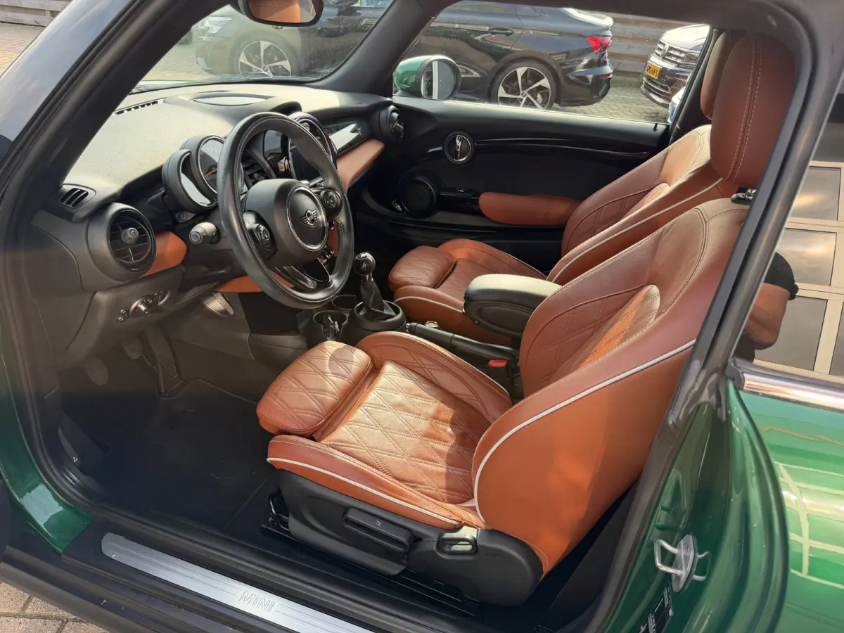 1.5 Cooper Chili / Pano / Sportleder / Cruise / Navi .
