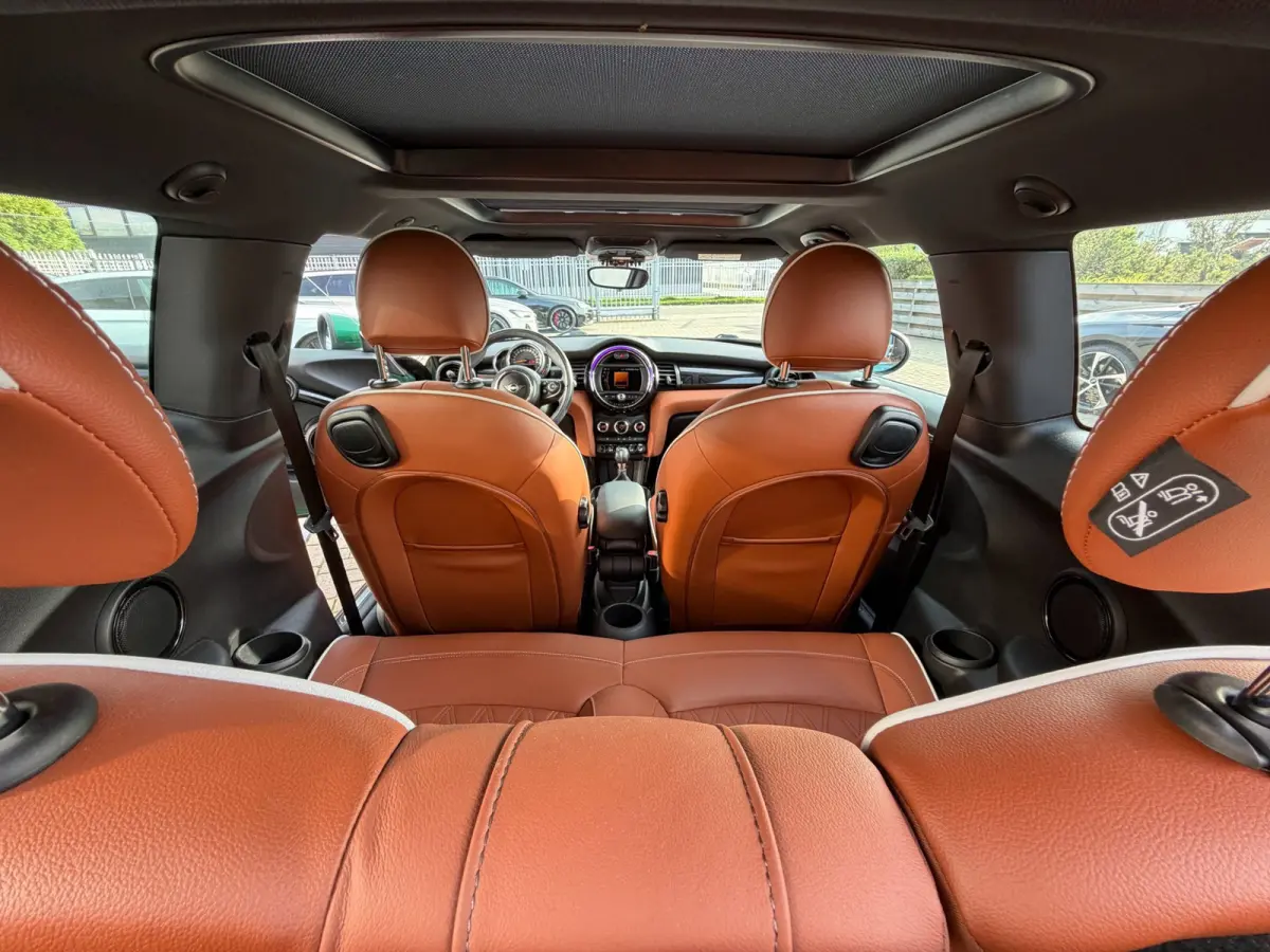 1.5 Cooper Chili / Pano / Sportleder / Cruise / Navi .
