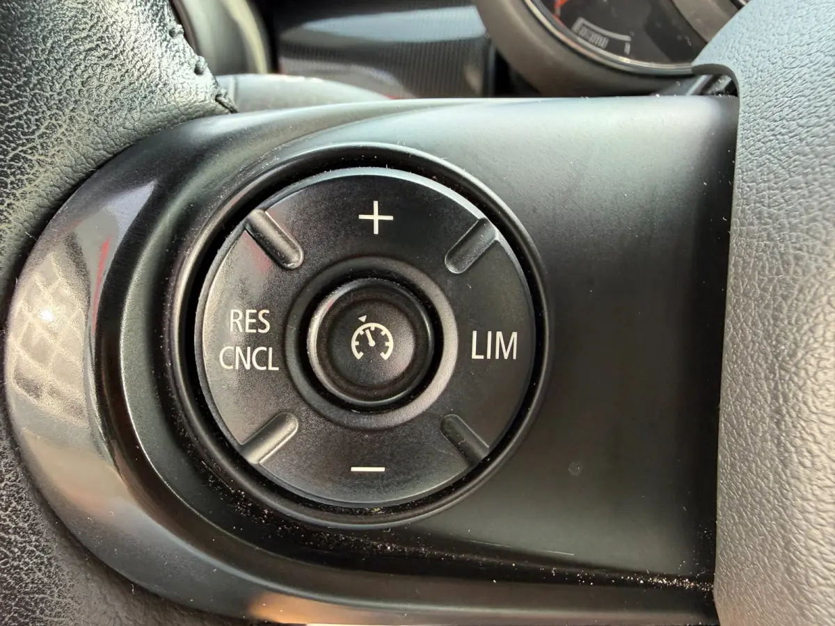 1.5 Cooper Chili / Pano / Sportleder / Cruise / Navi .