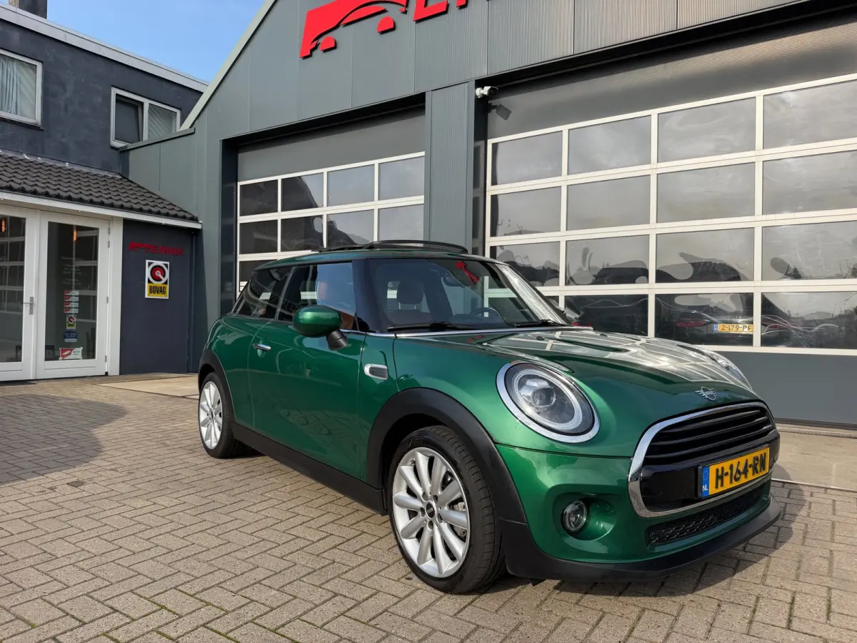 1.5 Cooper Chili / Pano / Sportleder / Cruise / Navi .