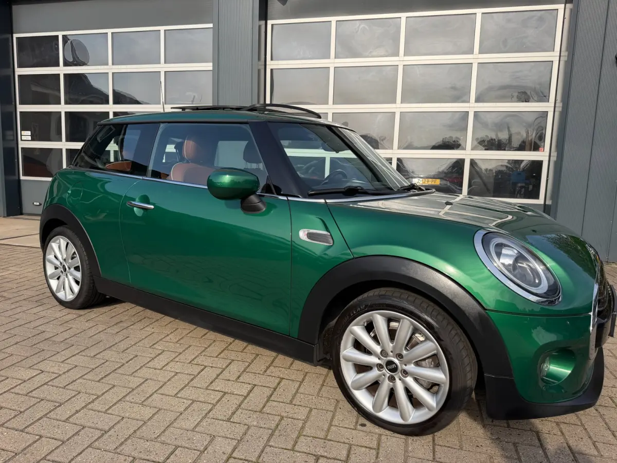1.5 Cooper Chili / Pano / Sportleder / Cruise / Navi .
