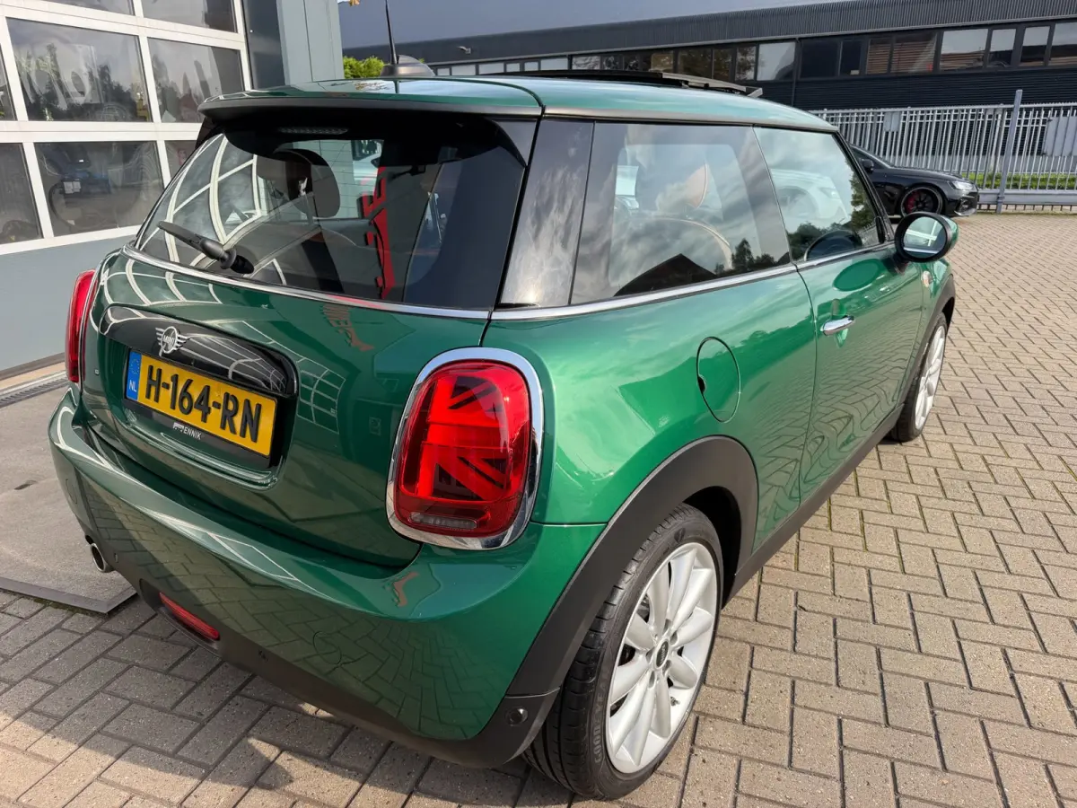 1.5 Cooper Chili / Pano / Sportleder / Cruise / Navi .