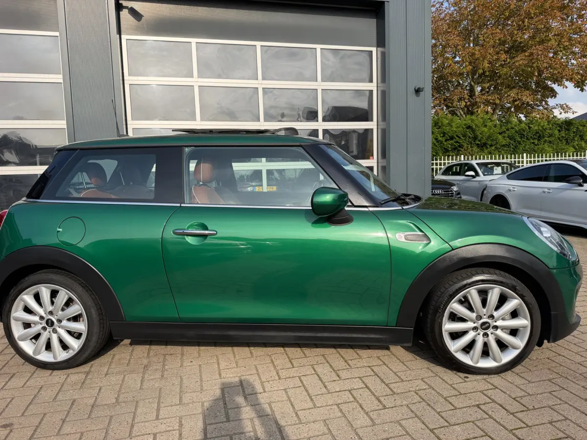 1.5 Cooper Chili / Pano / Sportleder / Cruise / Navi .