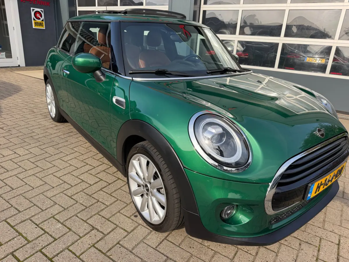 1.5 Cooper Chili / Pano / Sportleder / Cruise / Navi .