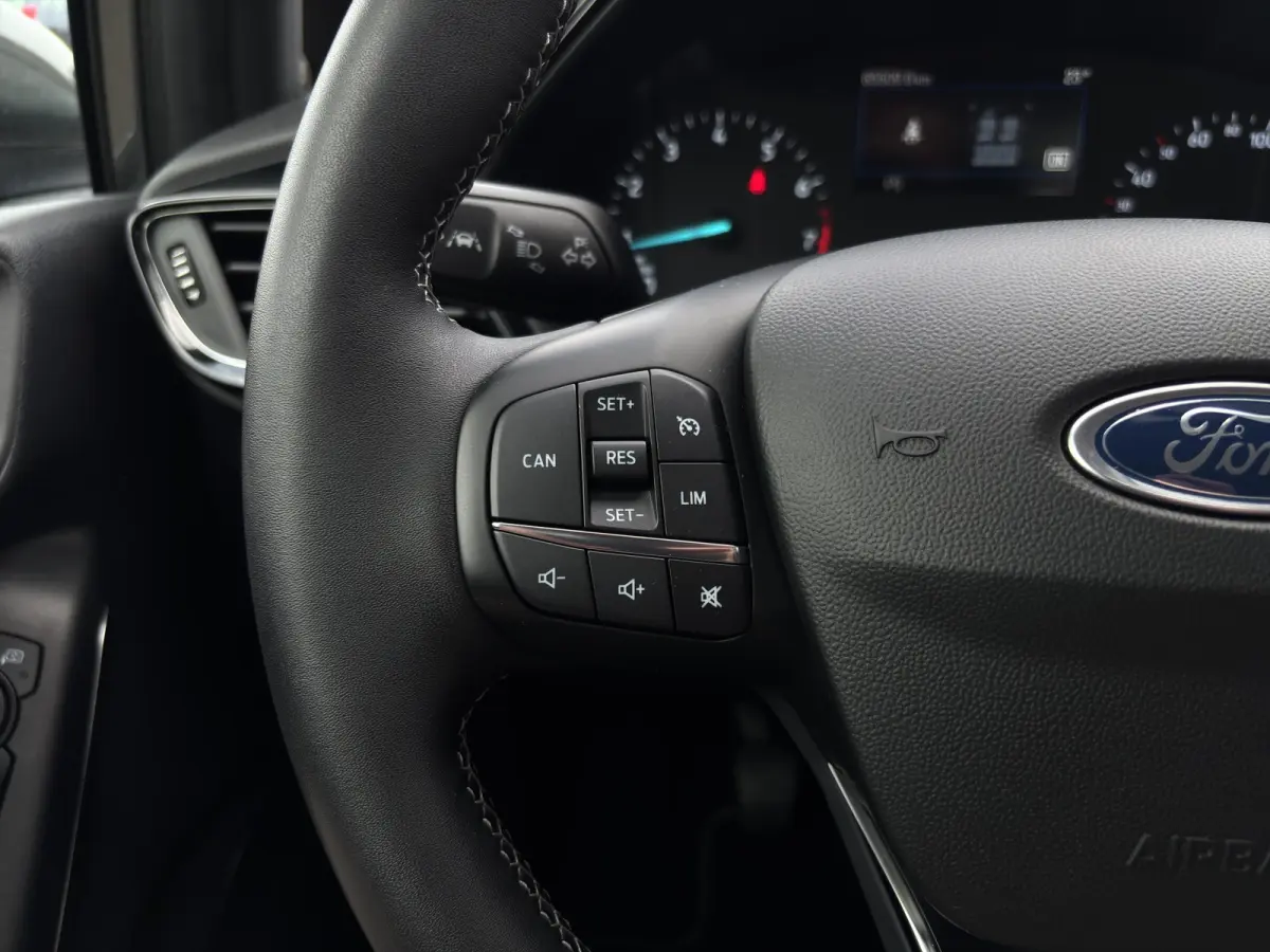 1.0 Hybrid Titanium | Winterpack | Cruise control | CarPlay | Radio |