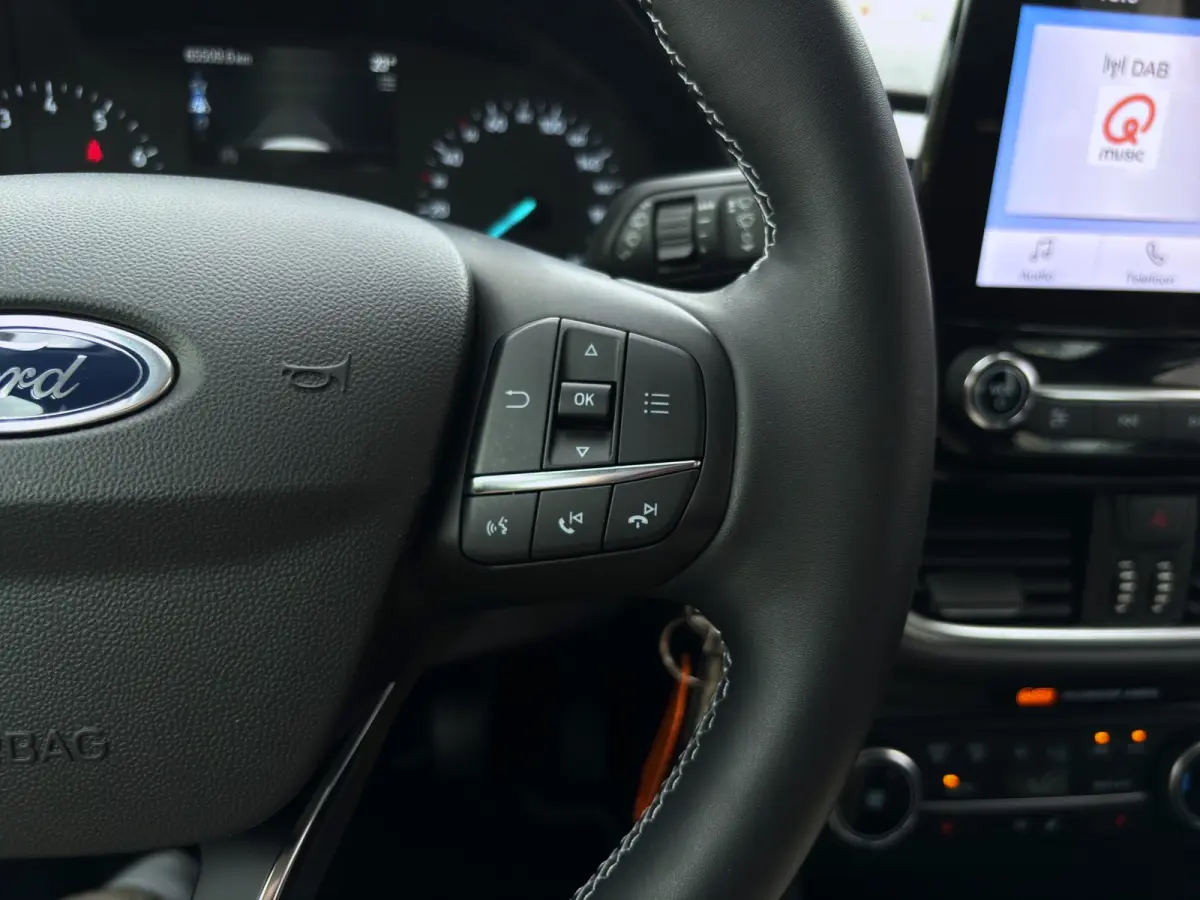 1.0 Hybrid Titanium | Winterpack | Cruise control | CarPlay | Radio |