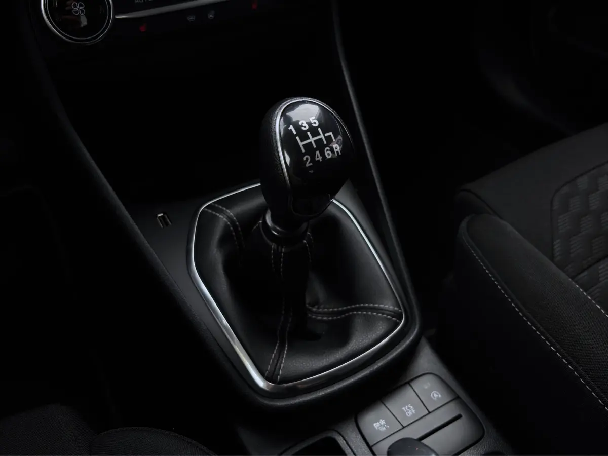1.0 Hybrid Titanium | Winterpack | Cruise control | CarPlay | Radio |