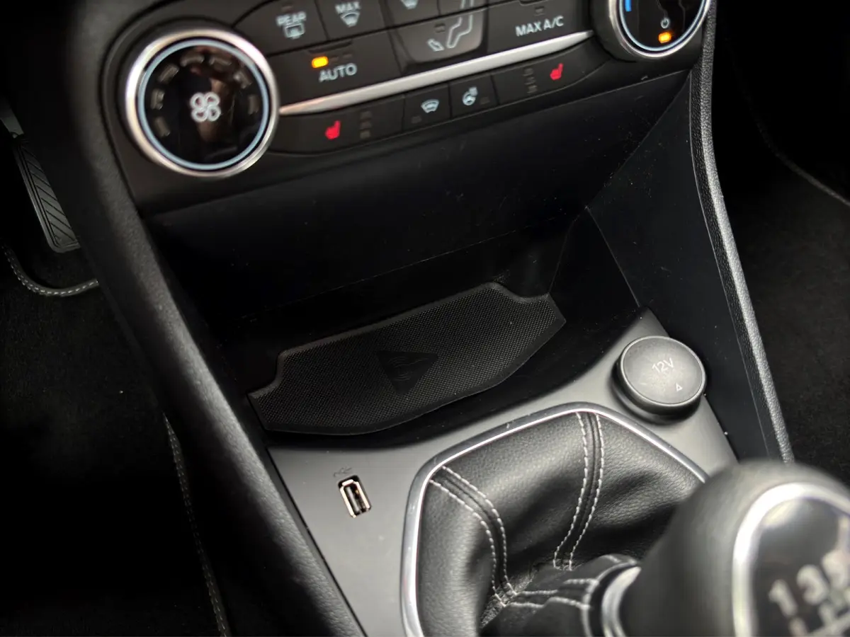 1.0 Hybrid Titanium | Winterpack | Cruise control | CarPlay | Radio |