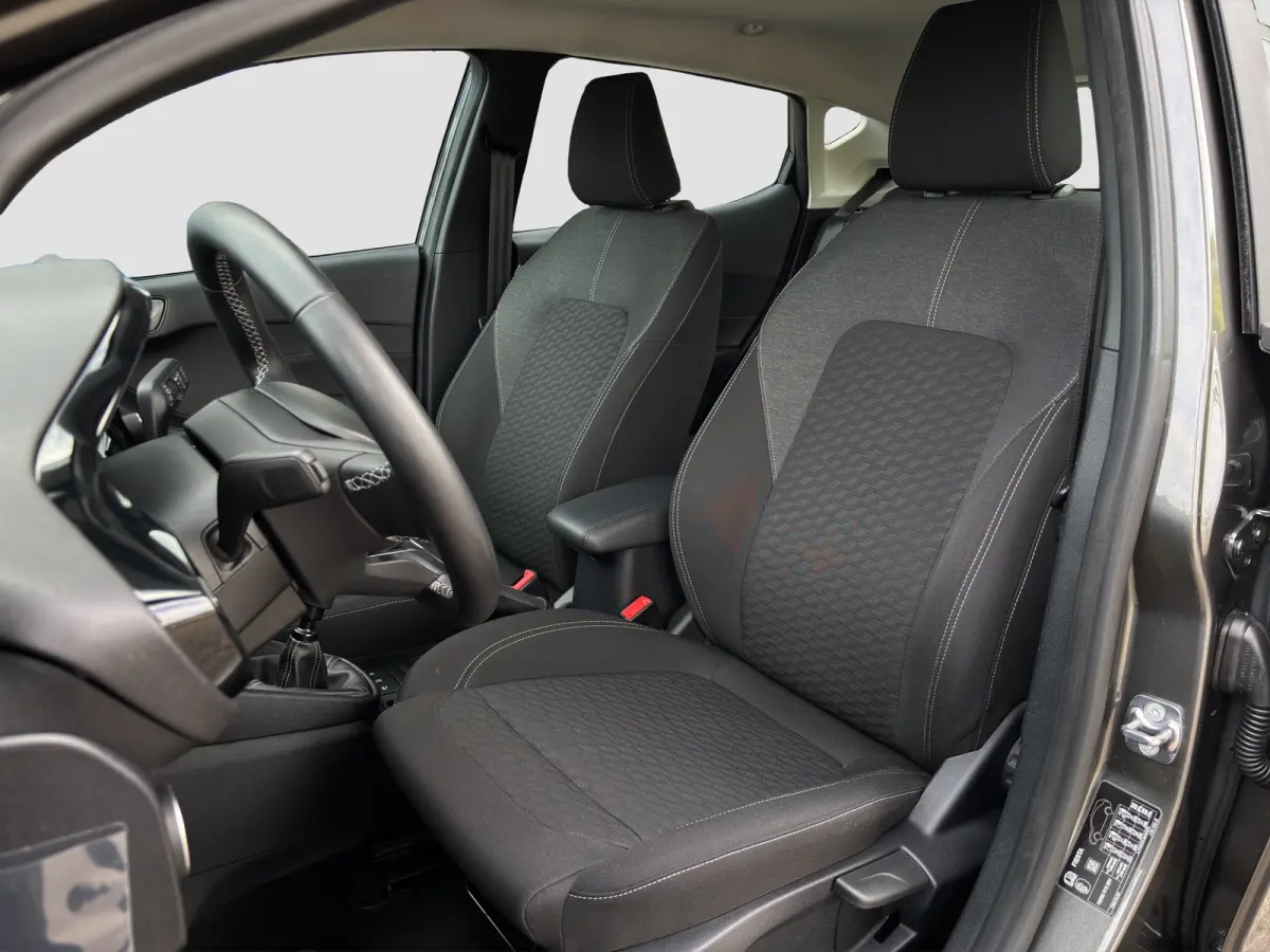 1.0 Hybrid Titanium | Winterpack | Cruise control | CarPlay | Radio |