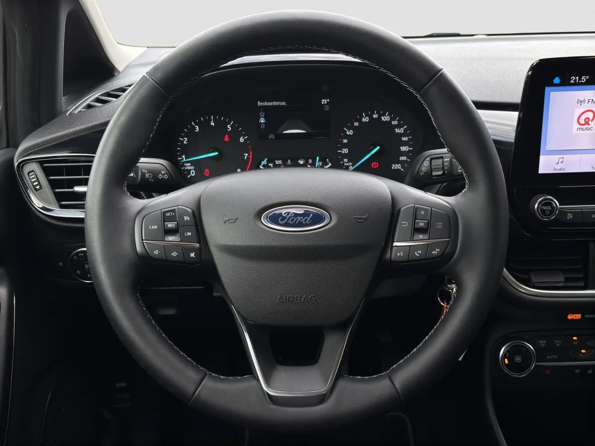 1.0 Hybrid Titanium | Winterpack | Cruise control | CarPlay | Radio |