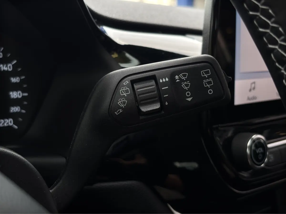 1.0 Hybrid Titanium | Winterpack | Cruise control | CarPlay | Radio |