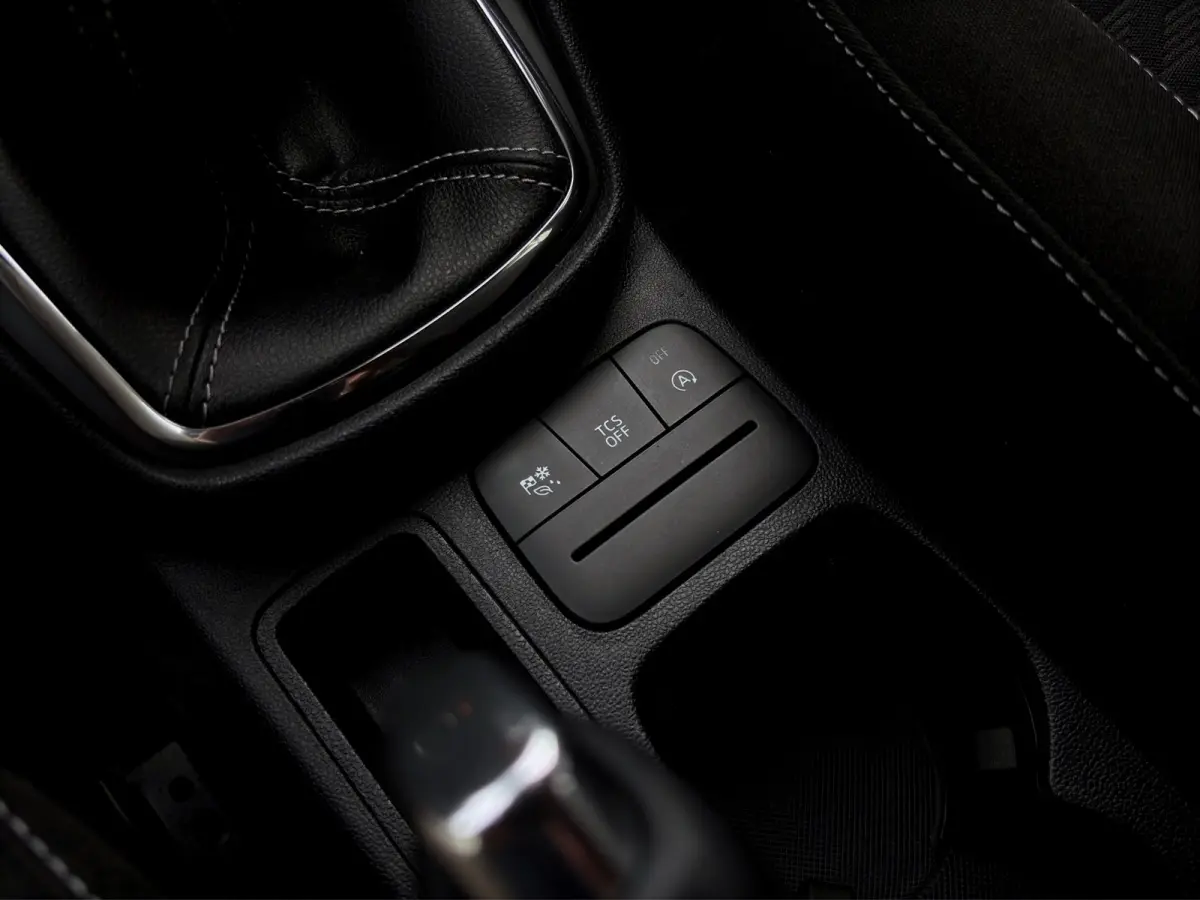 1.0 Hybrid Titanium | Winterpack | Cruise control | CarPlay | Radio |