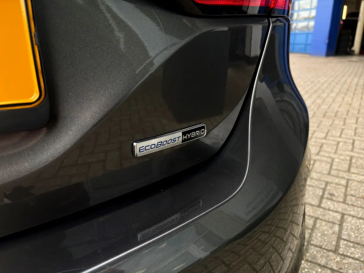 1.0 Hybrid Titanium | Winterpack | Cruise control | CarPlay | Radio |