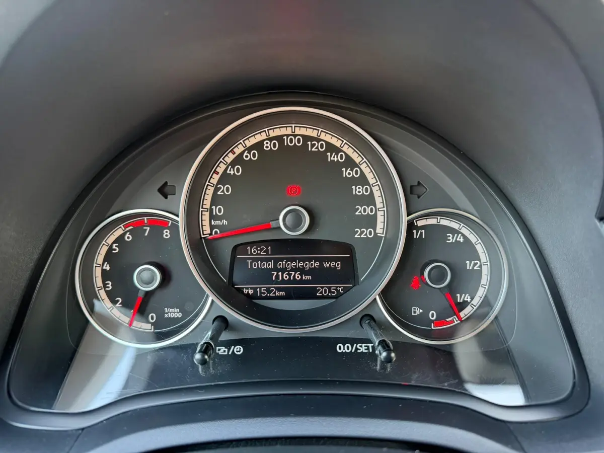 Up! 1.0 BMT move up! | SLECHTS 71.673 KM | 2E EIGENAAR | AIRCO | DAB | ELEK.PAKKET |