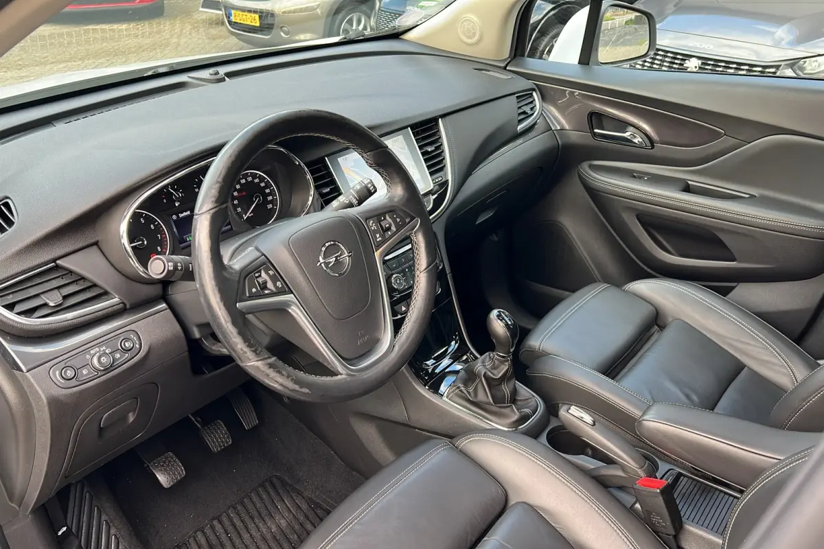 1.4 Turbo Innovation | Stuur- stoelverwarming | Parkeersensoren | DAB+ | Panoramadak | Leer