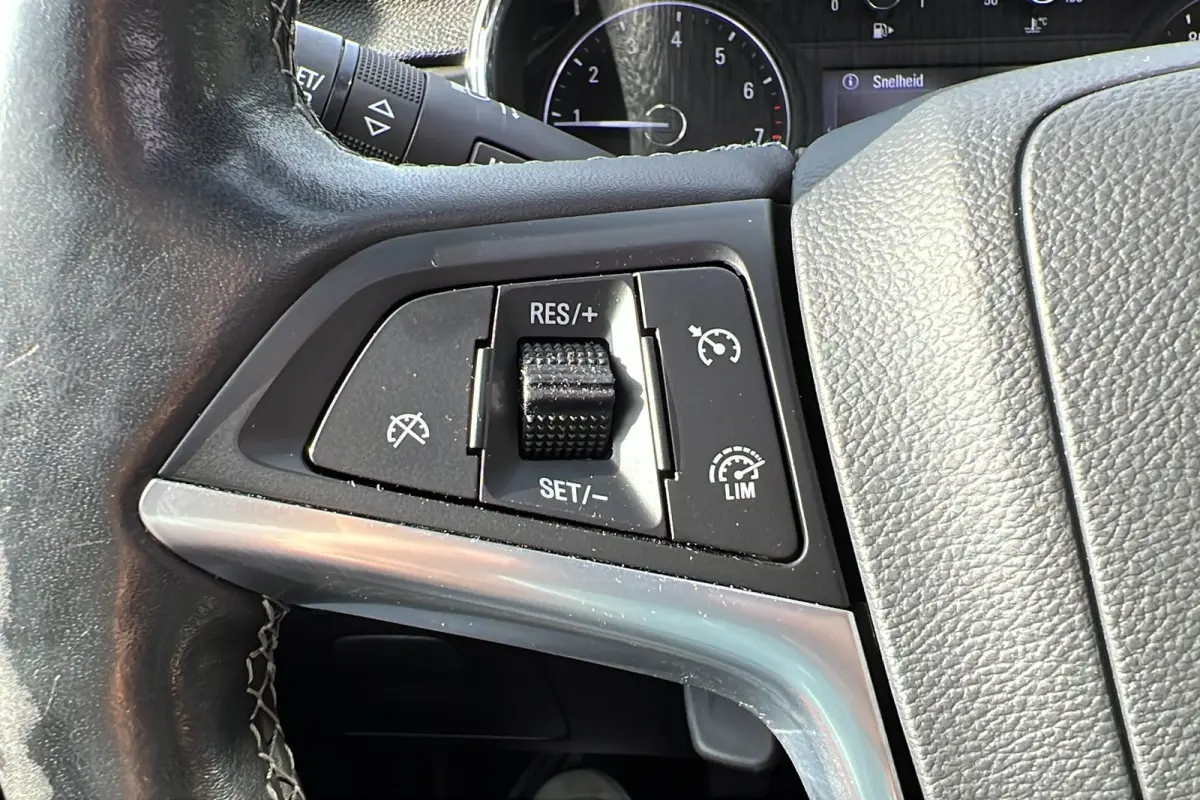 1.4 Turbo Innovation | Stuur- stoelverwarming | Parkeersensoren | DAB+ | Panoramadak | Leer