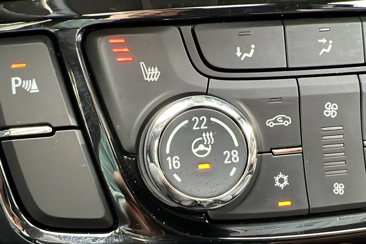 1.4 Turbo Innovation | Stuur- stoelverwarming | Parkeersensoren | DAB+ | Panoramadak | Leer