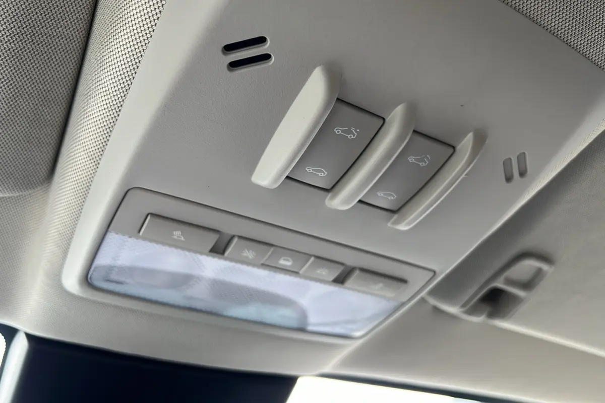 1.4 Turbo Innovation | Stuur- stoelverwarming | Parkeersensoren | DAB+ | Panoramadak | Leer