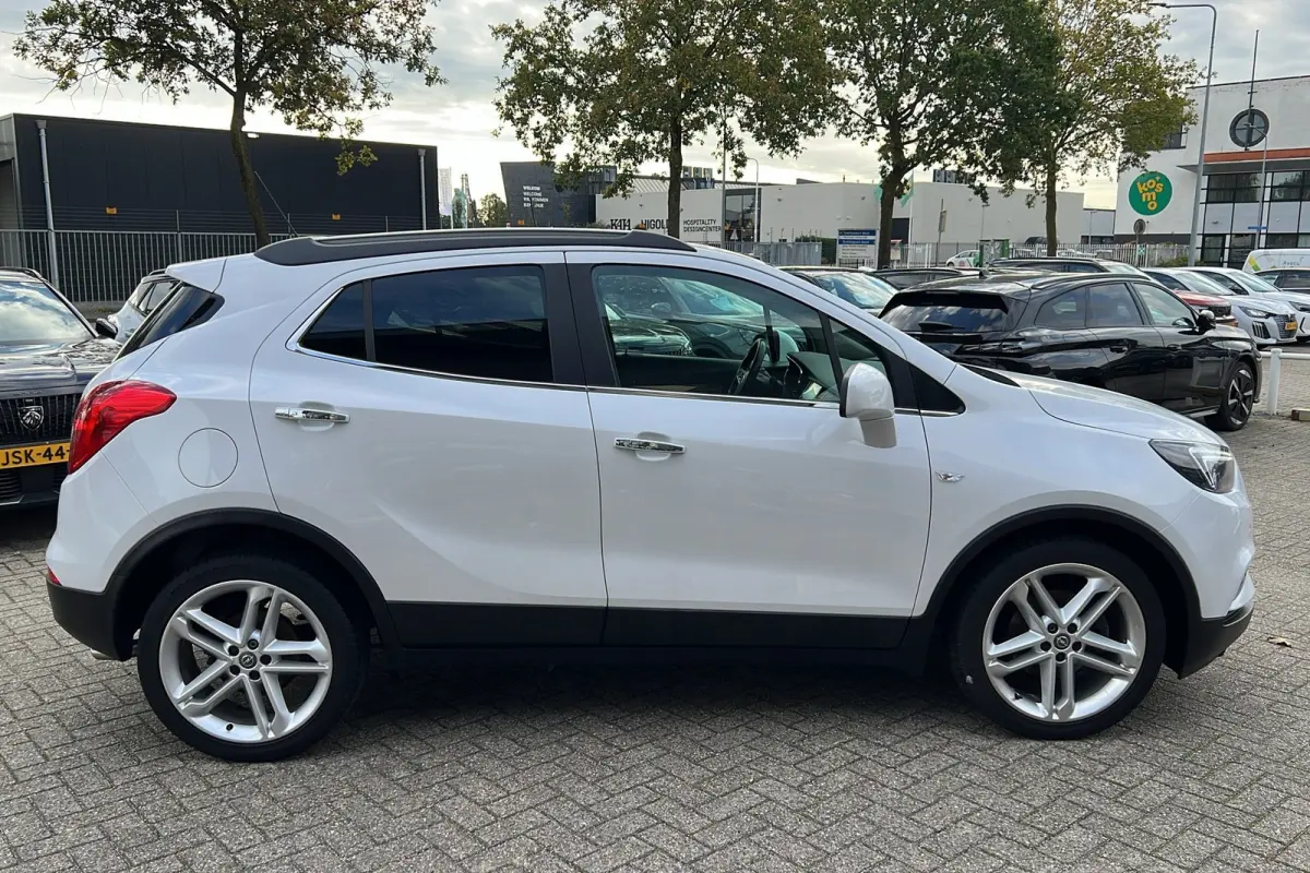 1.4 Turbo Innovation | Stuur- stoelverwarming | Parkeersensoren | DAB+ | Panoramadak | Leer