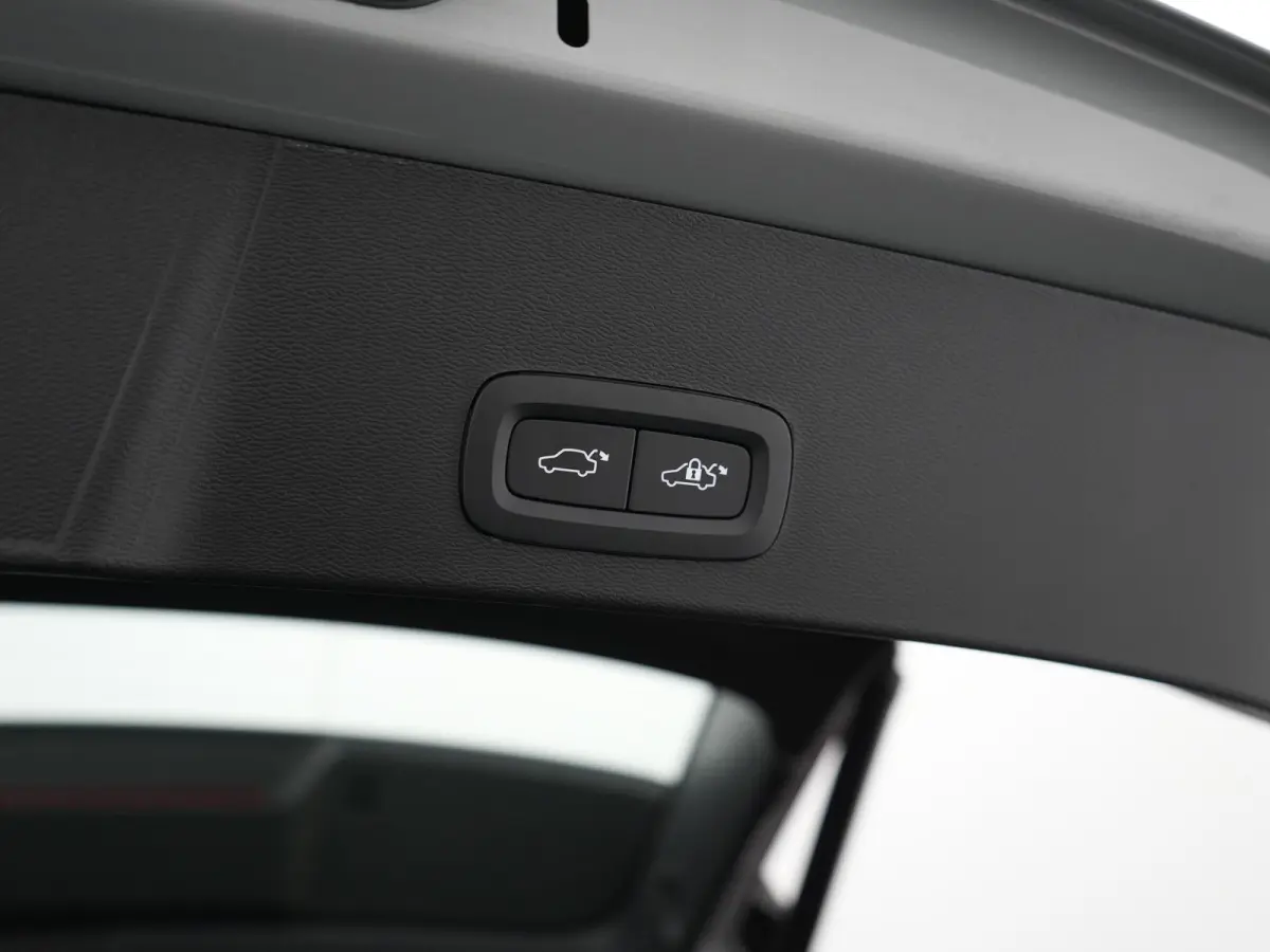T4 Plus Dark | 360° Camera | Harman/Kardon | Adaptive Cruise | Trekhaak | Elek. Stoel | Keyless Entry