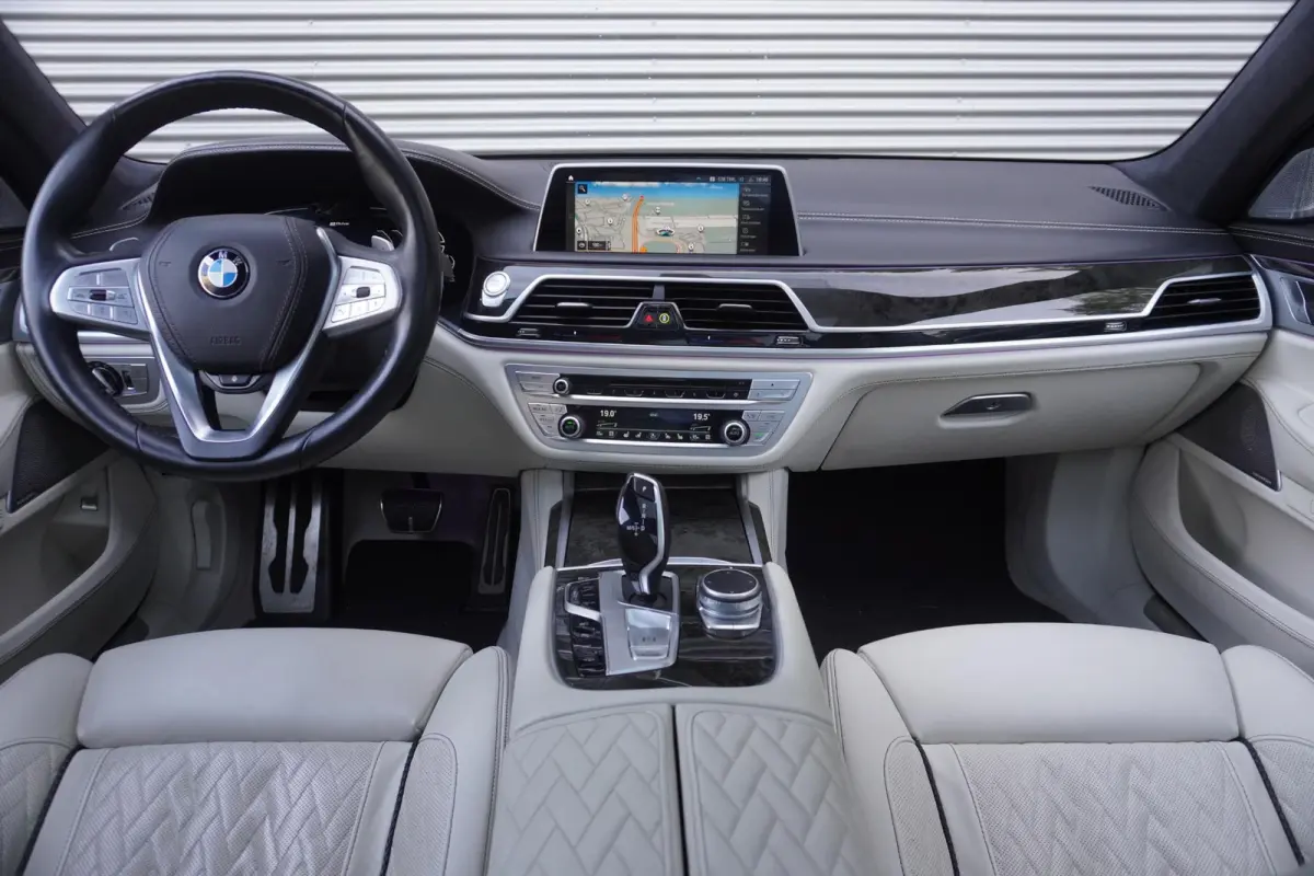 745Le xDrive | 2 Jaar garantie | M Sportpakket | Glazen panoramadak Sky Lounge | SoH 85% | Executive Lounge Seating | Driving Assistant Professional | Bowers & Wilkins Diamond Surround Sound