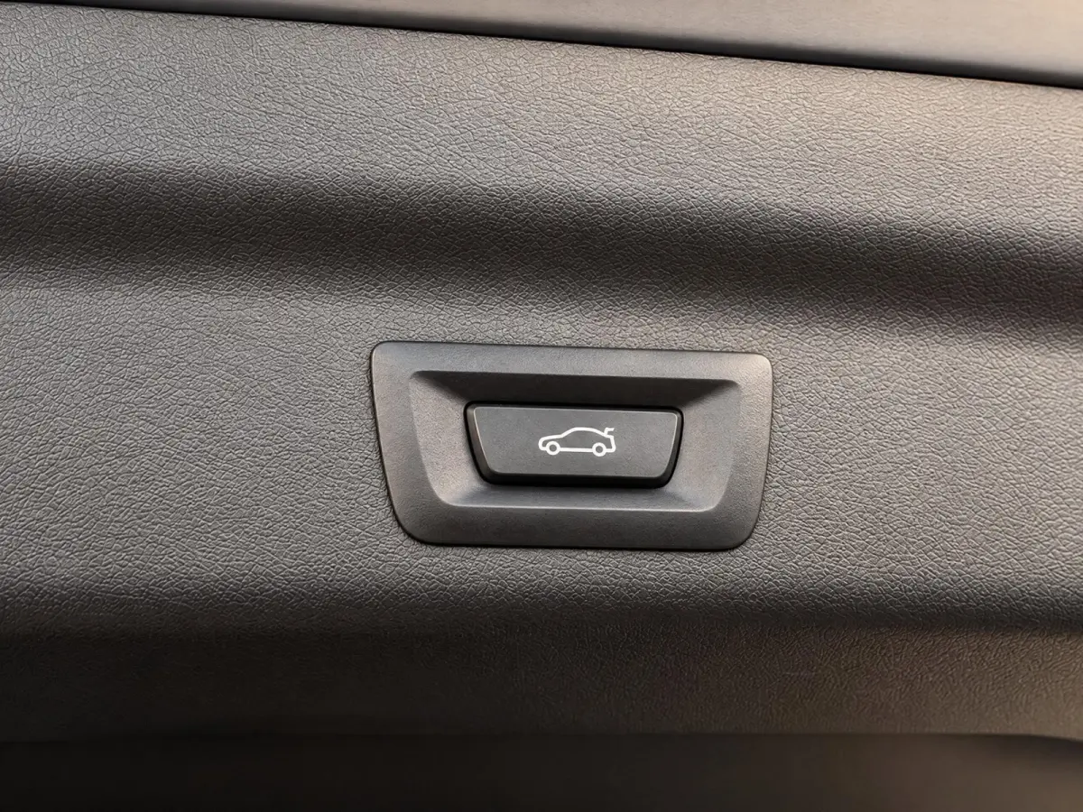 SDrive18i 136PK Aut. | Camera | Carplay | 19" M-Sport | Dealer Ond.