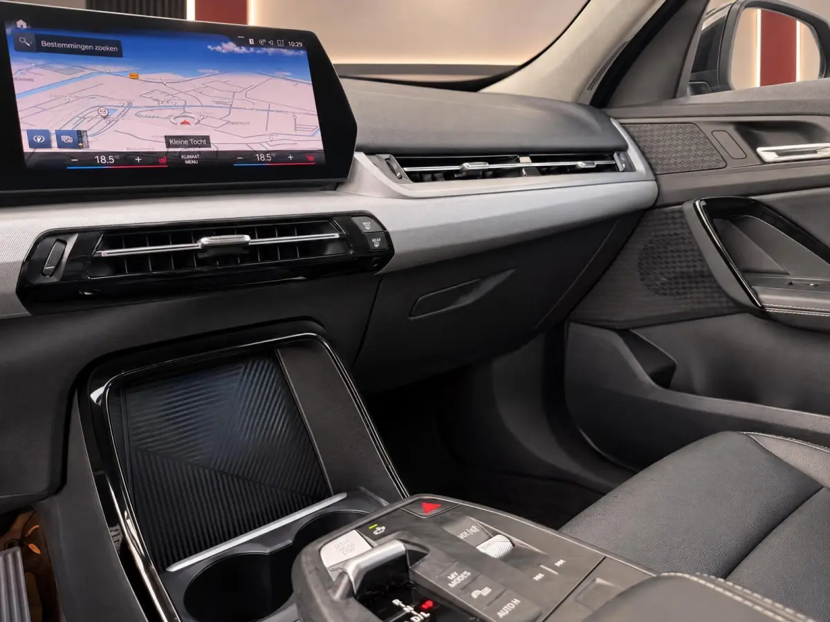 SDrive18i 136PK Aut. | Camera | Carplay | 19" M-Sport | Dealer Ond.