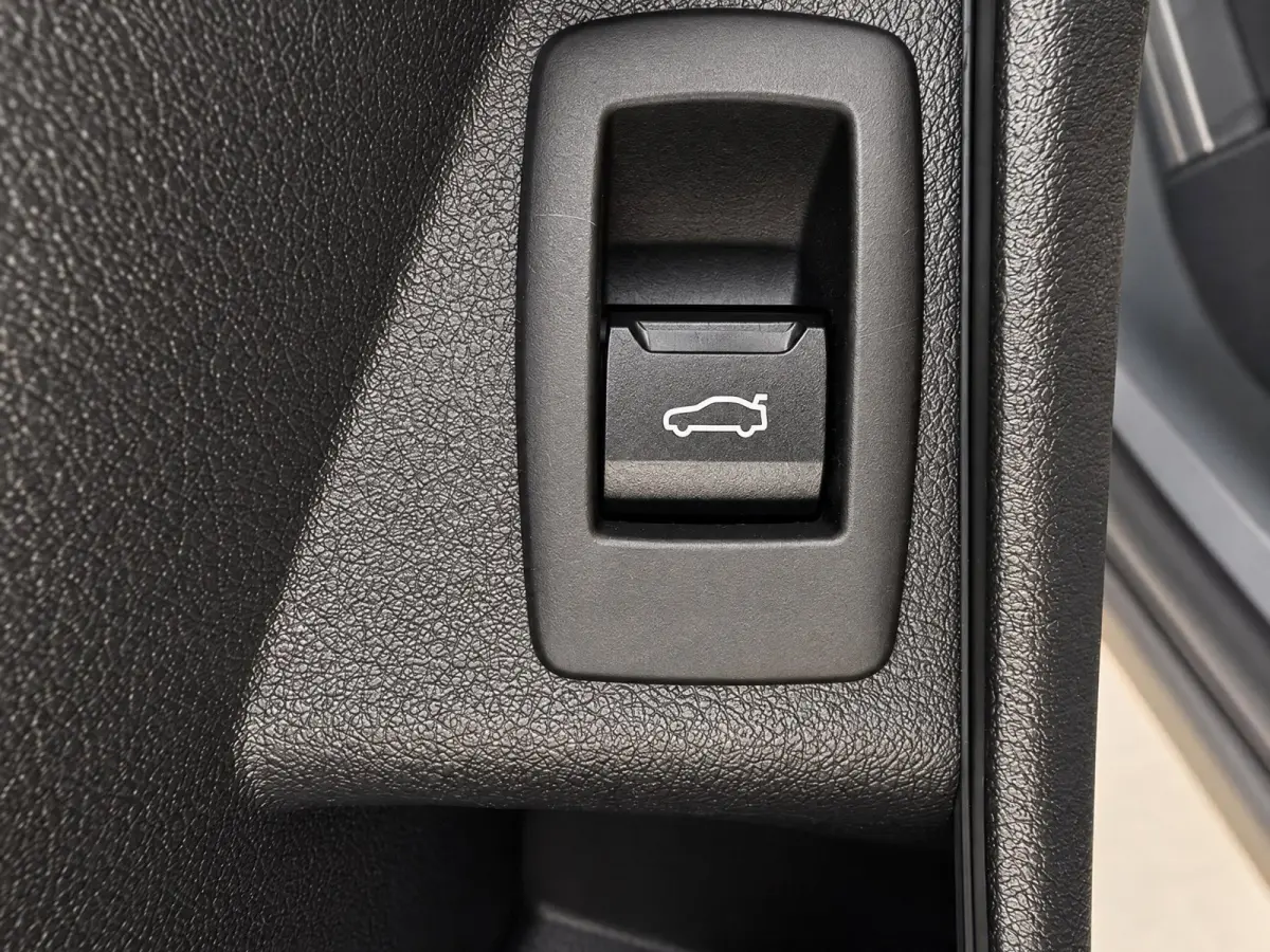 SDrive18i 136PK Aut. | Camera | Carplay | 19" M-Sport | Dealer Ond.