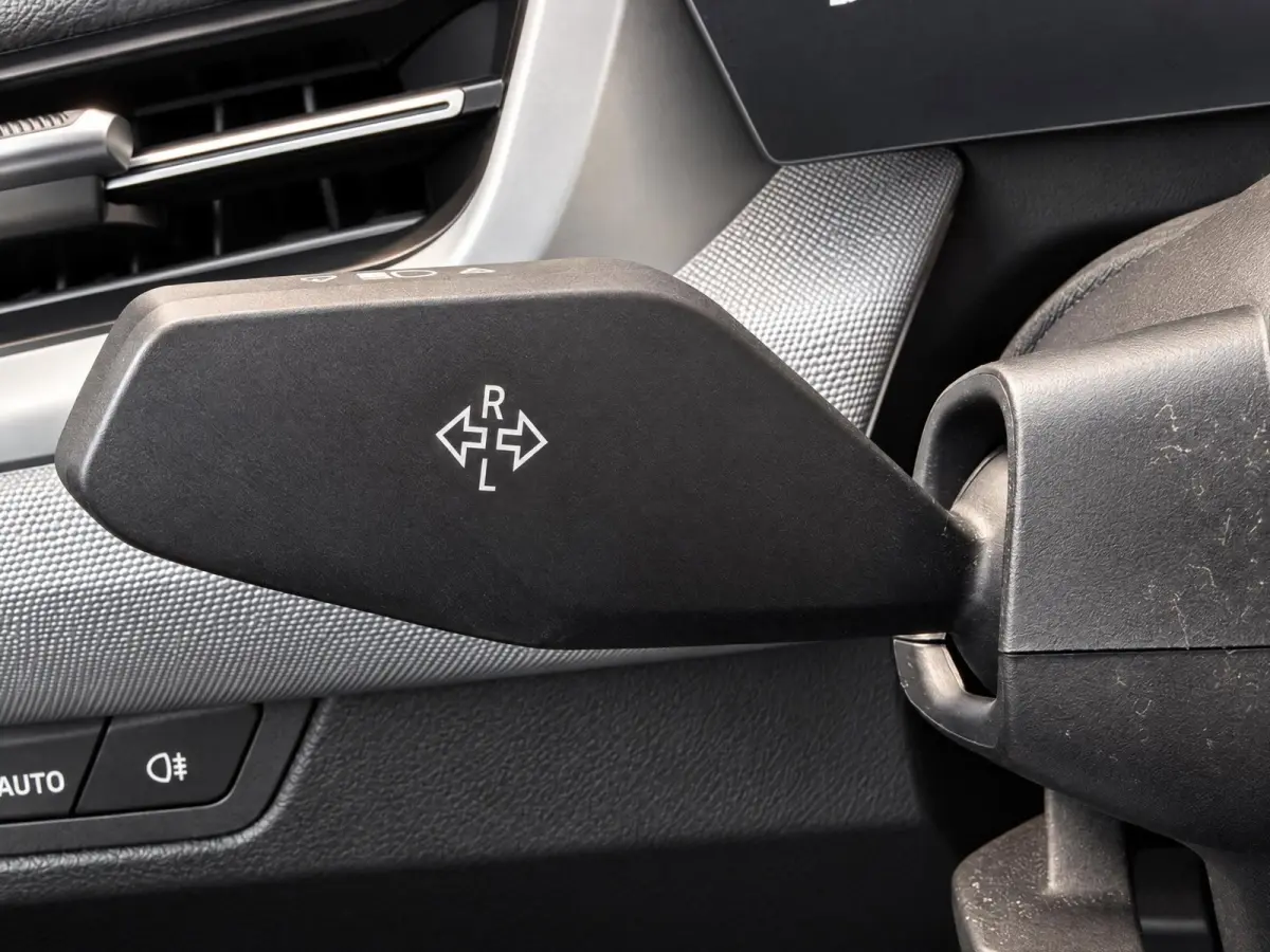 SDrive18i 136PK Aut. | Camera | Carplay | 19" M-Sport | Dealer Ond.