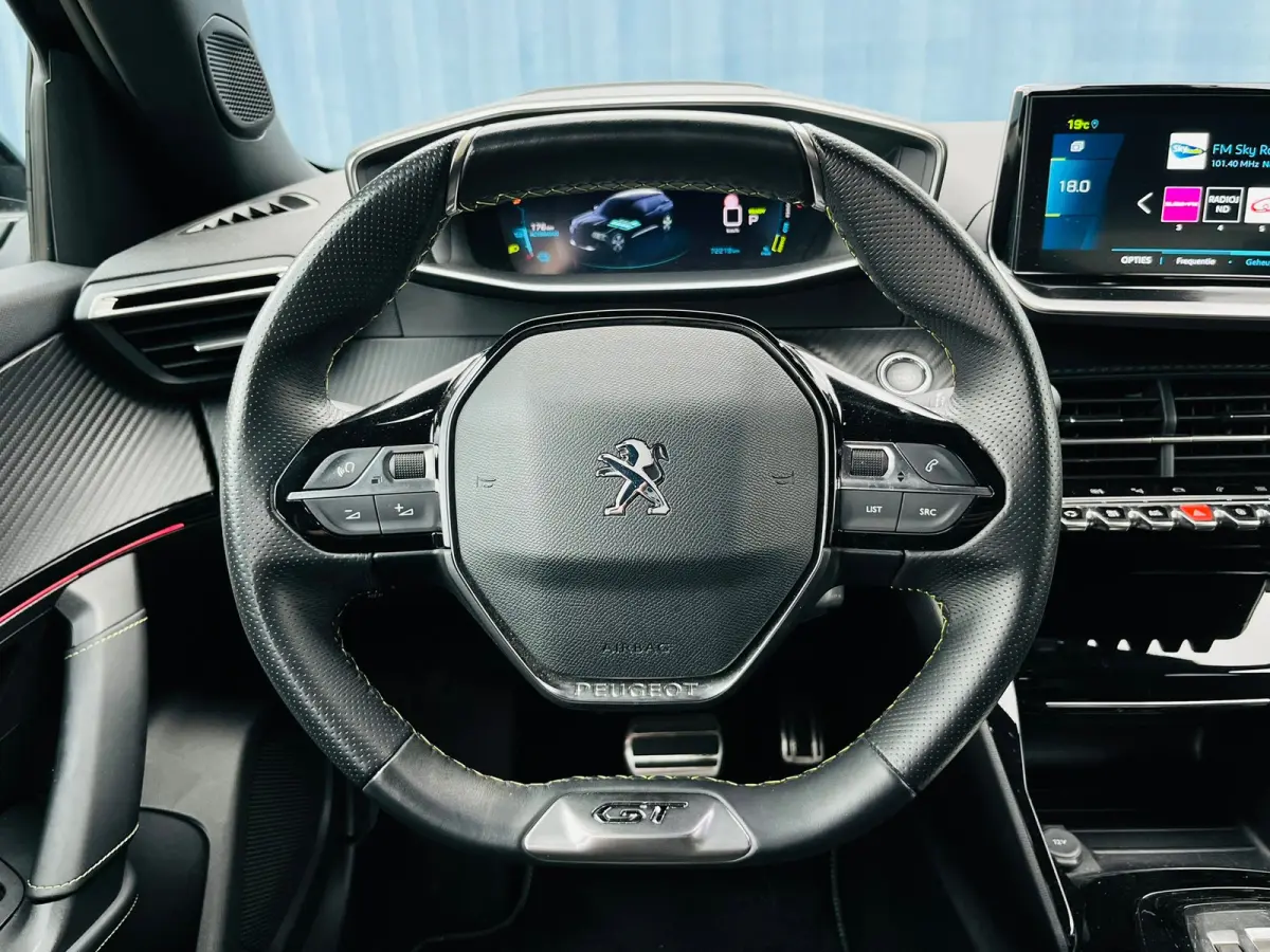 EV GT Pack 50 kWh Soh 100% | Alcantara bekleding | Achteruitrijcamera | Keyless entry & start | Stoelverwarming | Adeptieve cruise control | Led verlichting interieur | Apple carplay & Andro