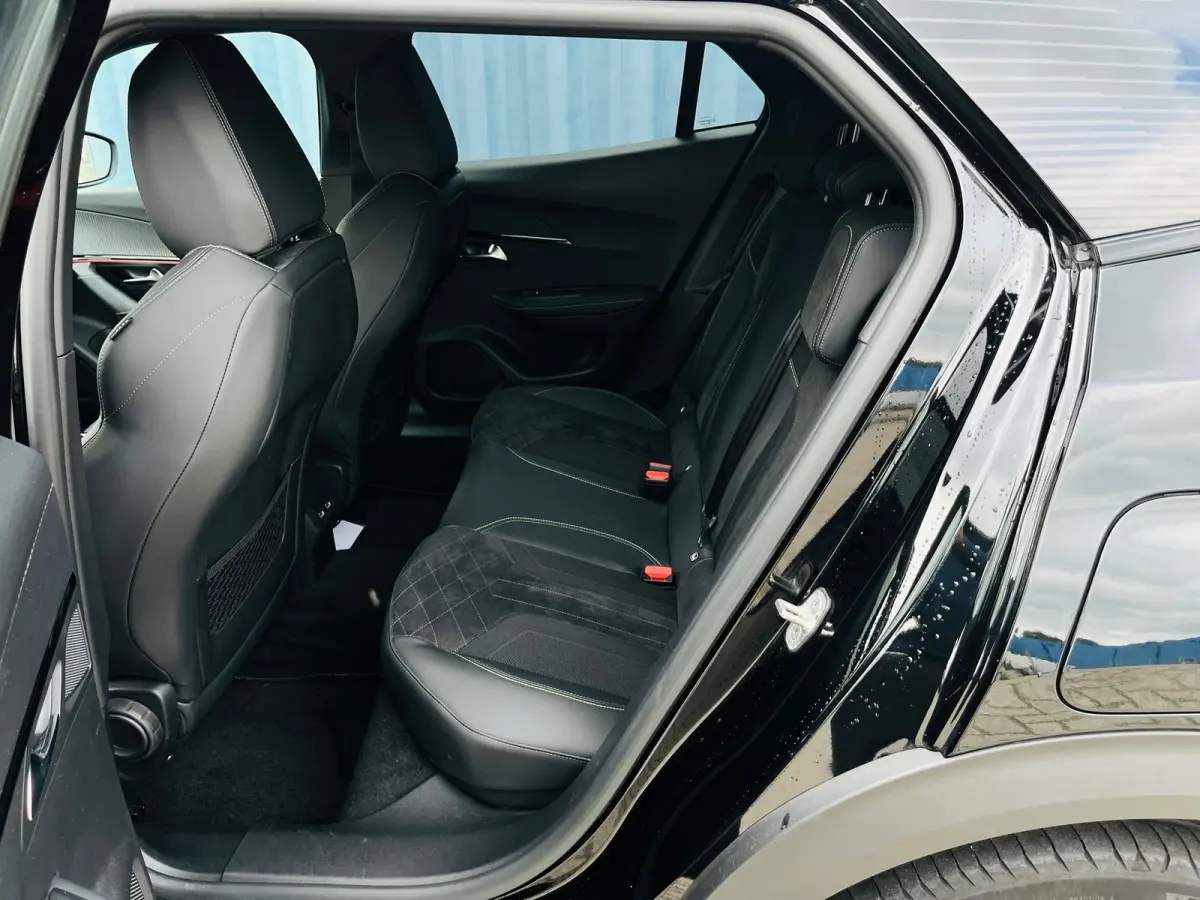 EV GT Pack 50 kWh Soh 100% | Alcantara bekleding | Achteruitrijcamera | Keyless entry & start | Stoelverwarming | Adeptieve cruise control | Led verlichting interieur | Apple carplay & Andro