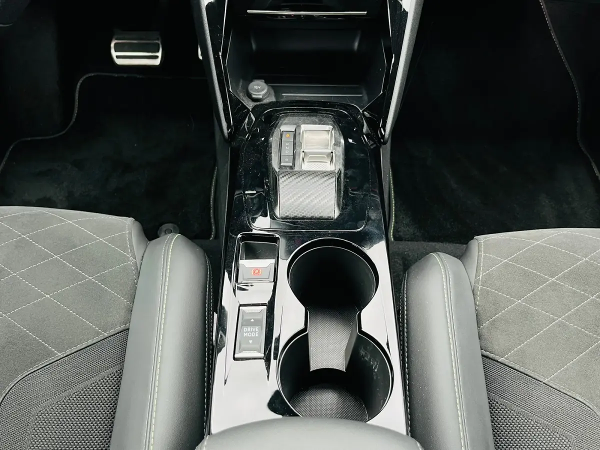 EV GT Pack 50 kWh Soh 100% | Alcantara bekleding | Achteruitrijcamera | Keyless entry & start | Stoelverwarming | Adeptieve cruise control | Led verlichting interieur | Apple carplay & Andro