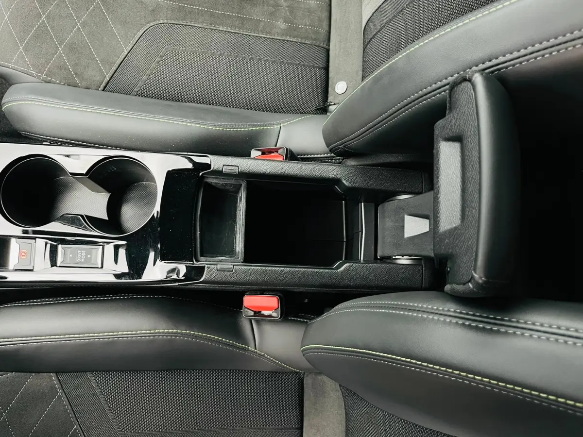EV GT Pack 50 kWh Soh 100% | Alcantara bekleding | Achteruitrijcamera | Keyless entry & start | Stoelverwarming | Adeptieve cruise control | Led verlichting interieur | Apple carplay & Andro