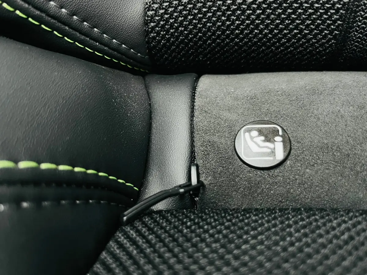 EV GT Pack 50 kWh Soh 100% | Alcantara bekleding | Achteruitrijcamera | Keyless entry & start | Stoelverwarming | Adeptieve cruise control | Led verlichting interieur | Apple carplay & Andro